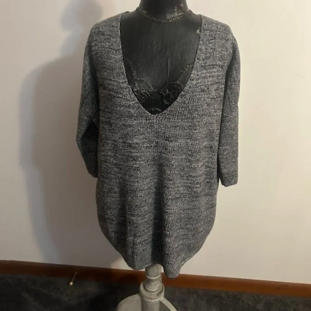 Express Black/White Knit Hi/Lo  V-neck oversize sweater, size M